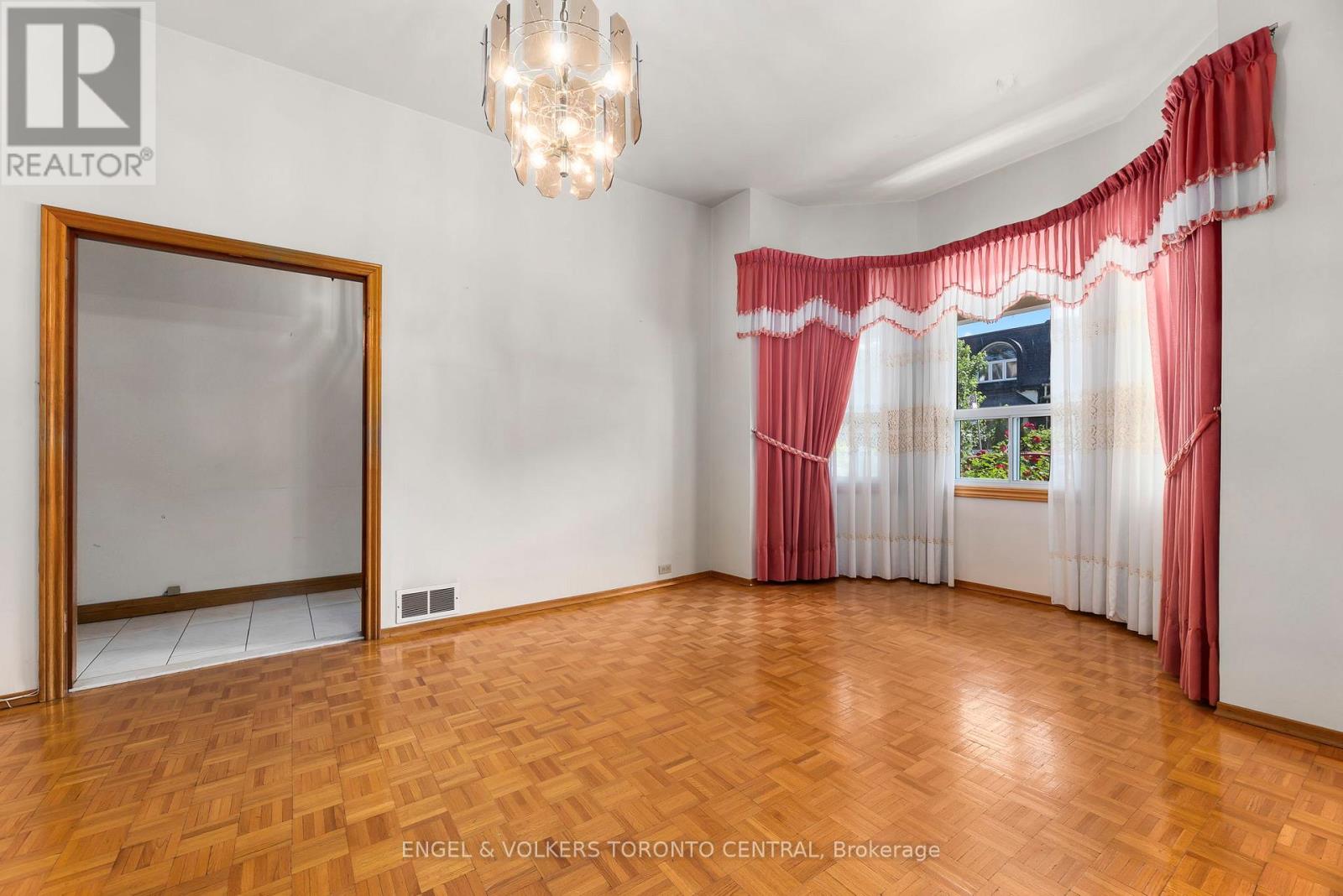 8 Brookfield Street, Toronto, Ontario  M6J 3A9 - Photo 6 - C12383650