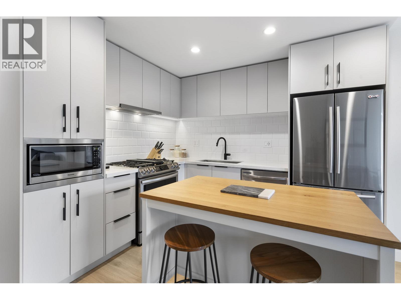 301 3018 St George Street, Port Moody, British Columbia  V3H 0L4 - Photo 5 - R3057000