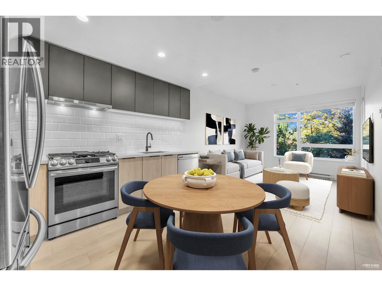 203 3038 ST GEORGE STREET, Port Moody, British Columbia