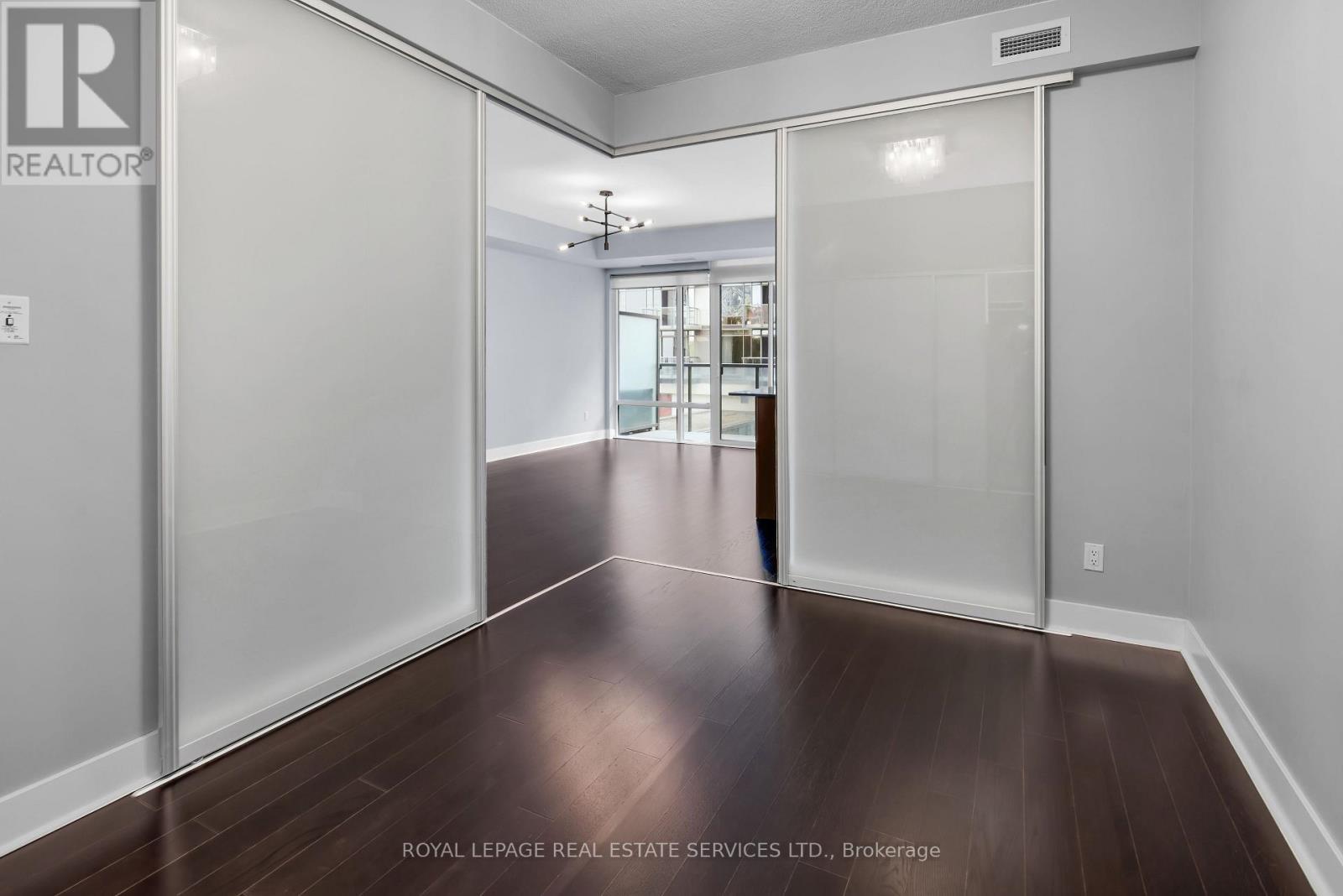 330 - 90 Stadium Road, Toronto, Ontario  M5V 3W5 - Photo 8 - C12453181