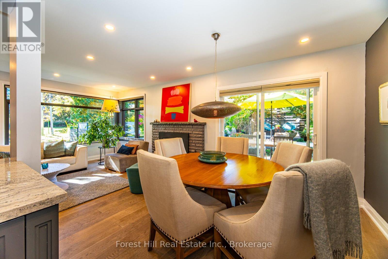 28 Decarie Circle, Toronto, Ontario  M9B 3H9 - Photo 11 - W12453198