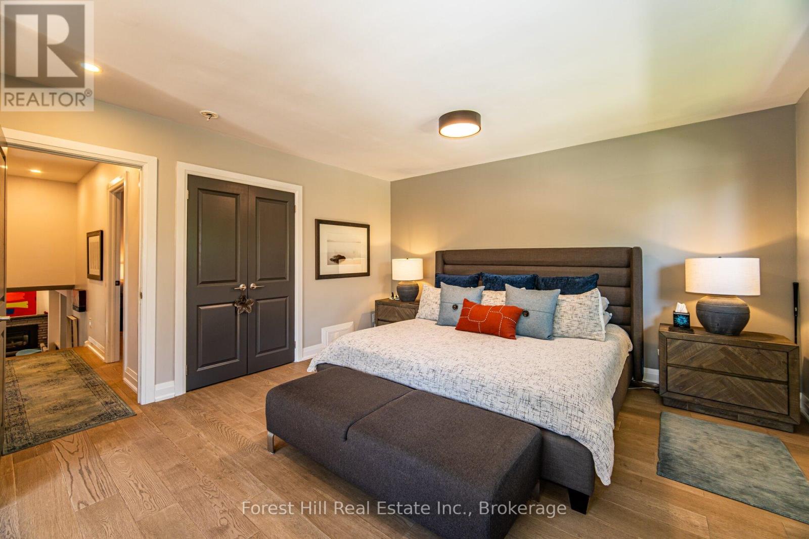 28 Decarie Circle, Toronto, Ontario  M9B 3H9 - Photo 13 - W12453198