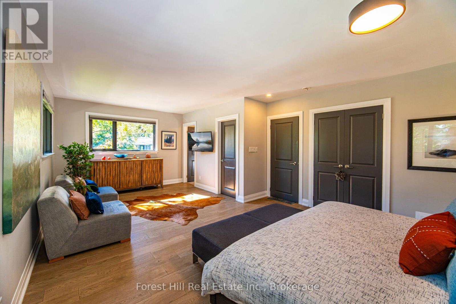 28 Decarie Circle, Toronto, Ontario  M9B 3H9 - Photo 14 - W12453198