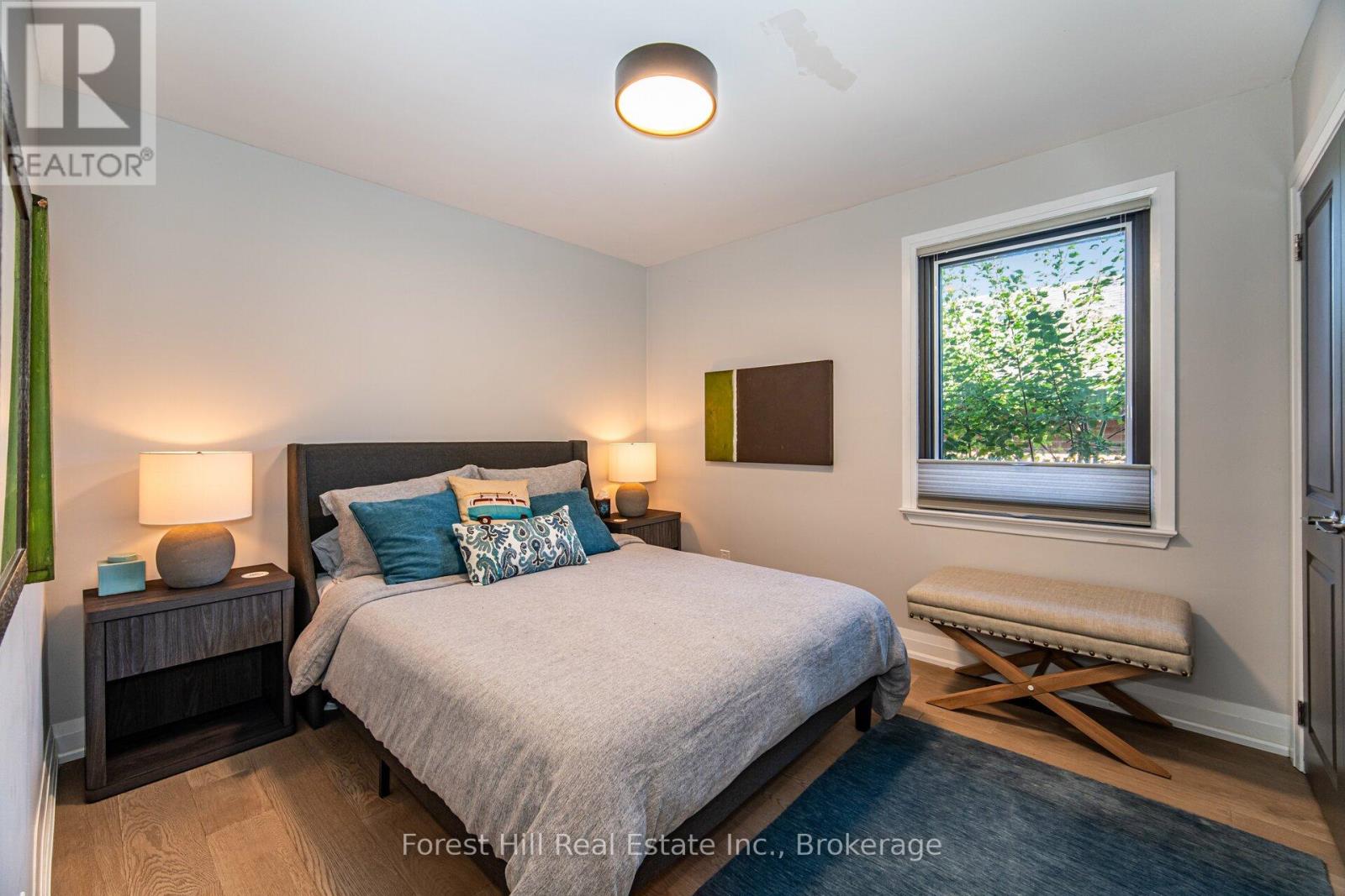 28 Decarie Circle, Toronto, Ontario  M9B 3H9 - Photo 17 - W12453198
