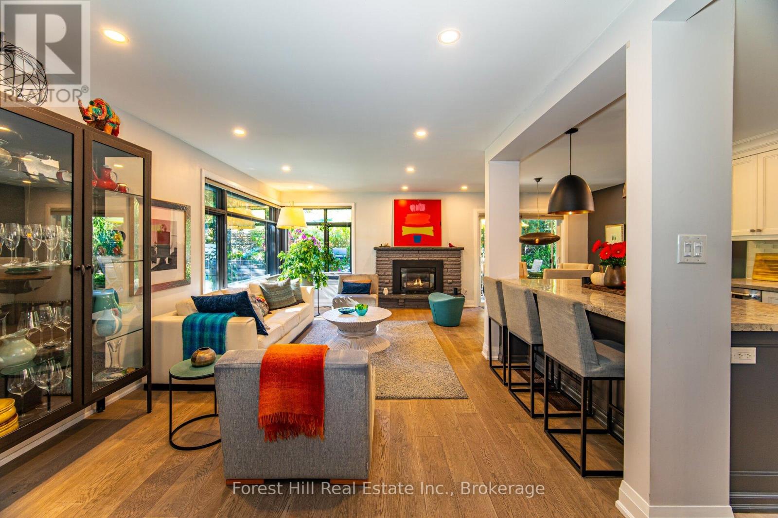 28 Decarie Circle, Toronto, Ontario  M9B 3H9 - Photo 6 - W12453198