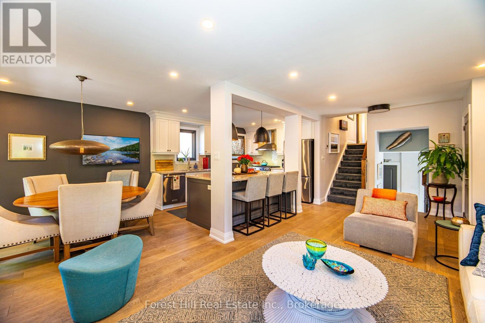 28 Decarie Circle, Toronto, Ontario  M9B 3H9 - Photo 8 - W12453198