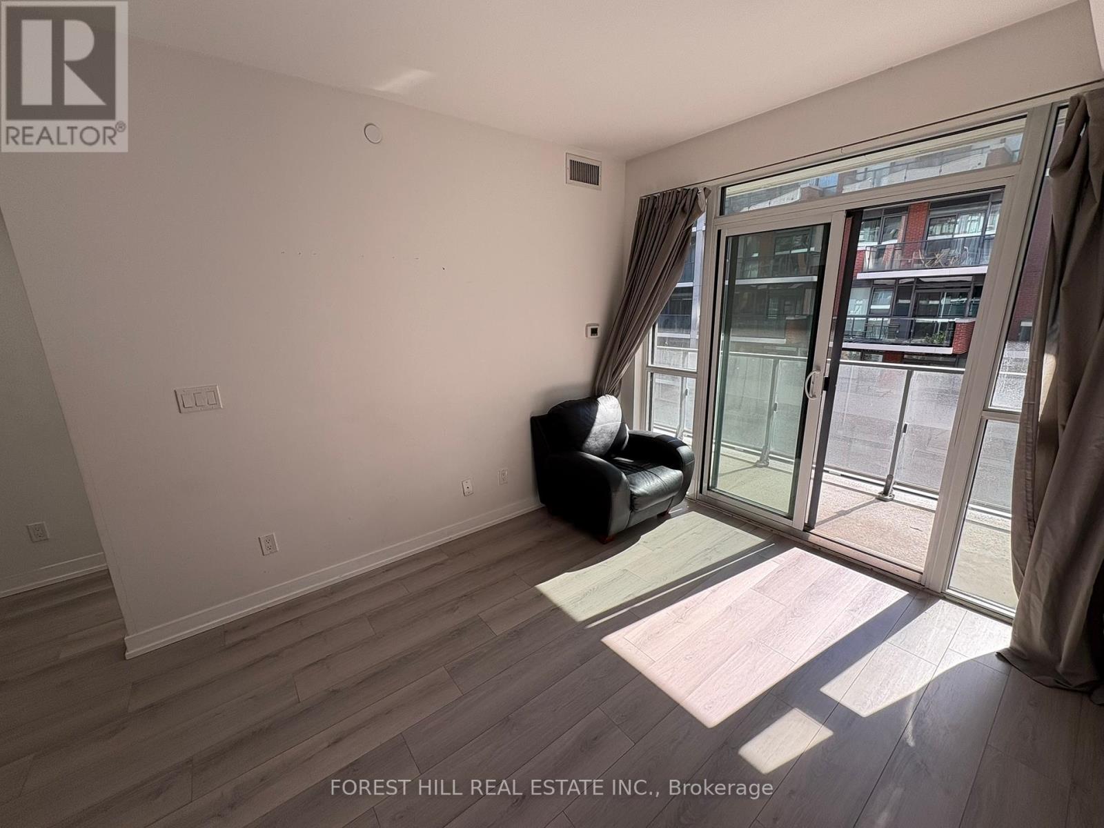 520 - 50 Bruyeres Mews, Toronto, Ontario  M5V 0H8 - Photo 5 - C12452905