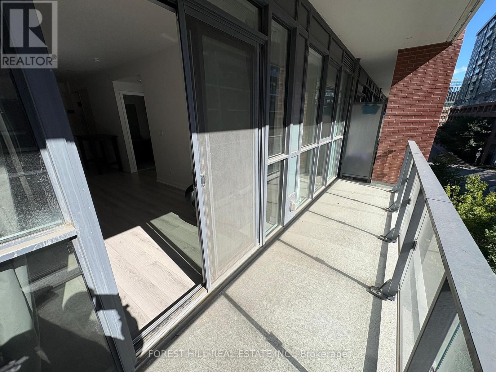 520 - 50 Bruyeres Mews, Toronto, Ontario  M5V 0H8 - Photo 6 - C12452905