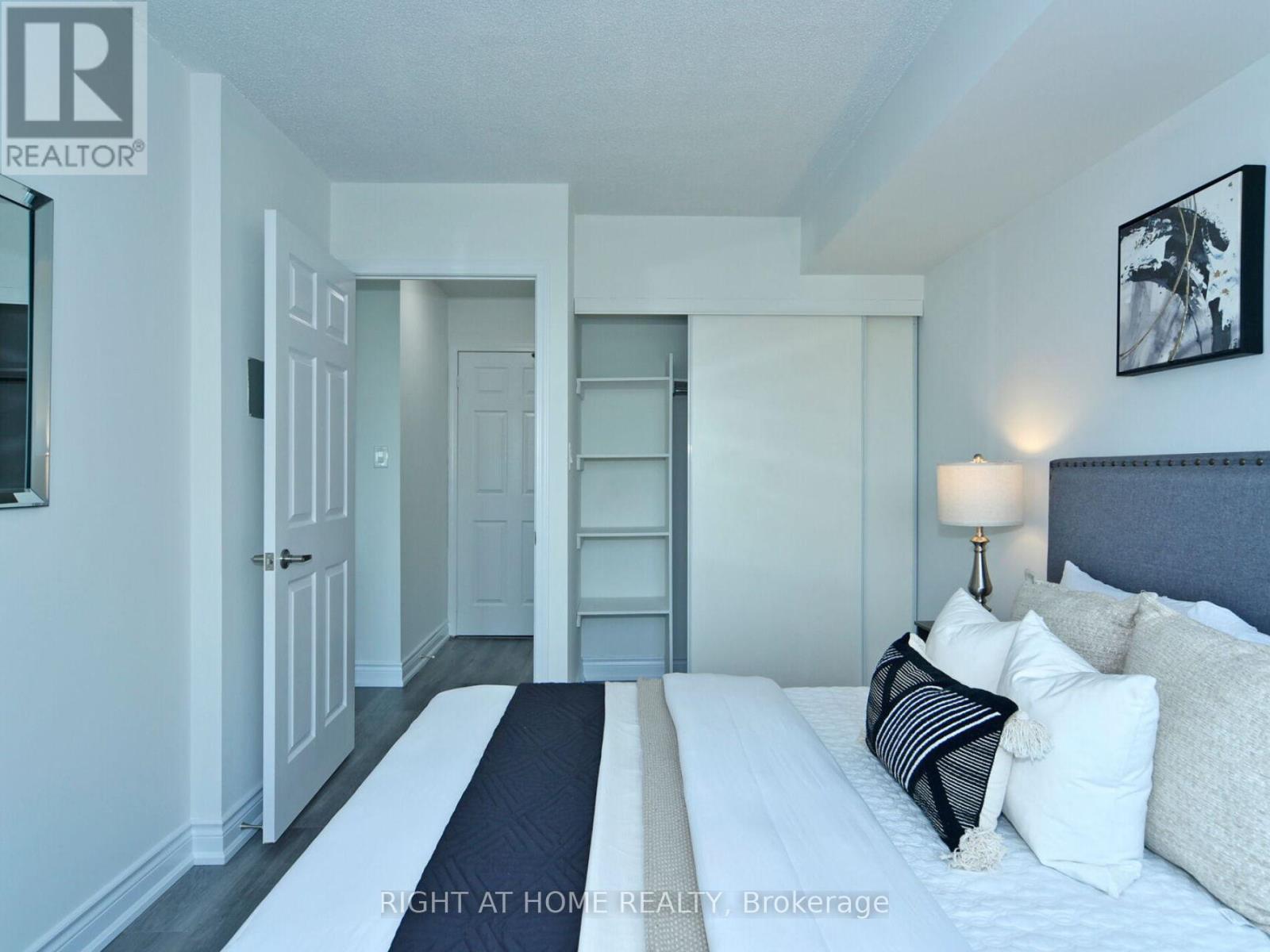 501 - 51 Baffin Court, Richmond Hill, Ontario  L4B 4P6 - Photo 14 - N12350702