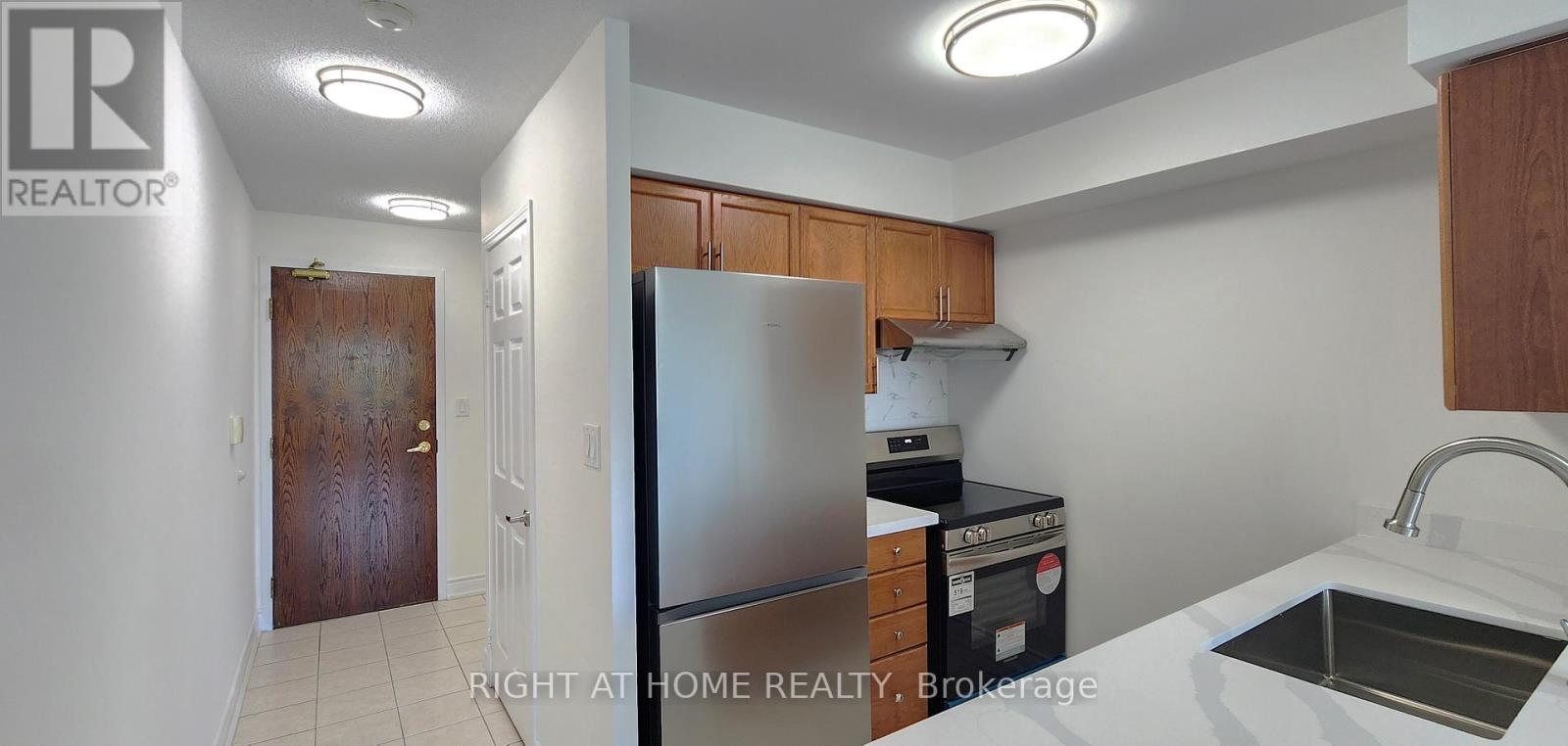 501 - 51 Baffin Court, Richmond Hill, Ontario  L4B 4P6 - Photo 7 - N12350702