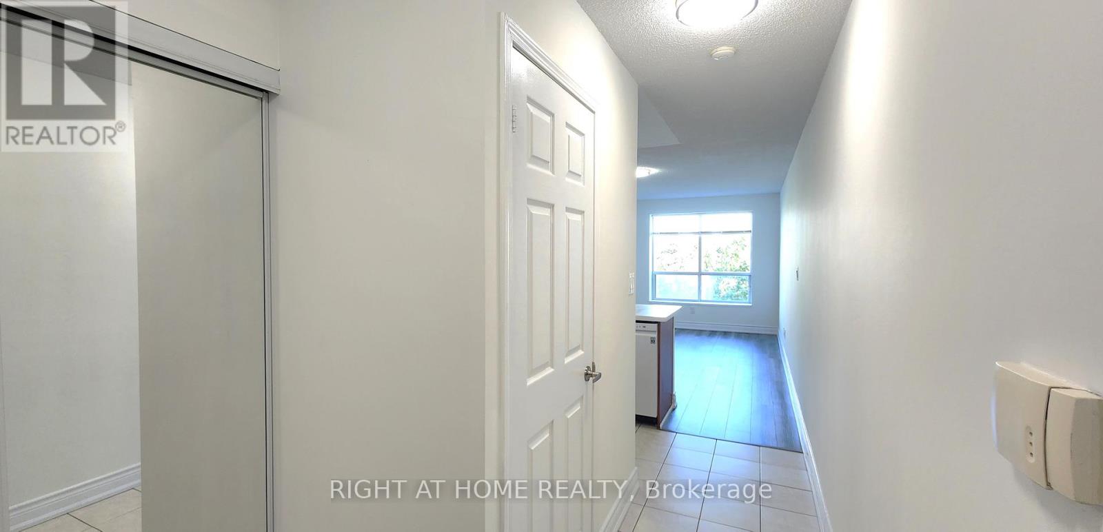 501 - 51 Baffin Court, Richmond Hill, Ontario  L4B 4P6 - Photo 9 - N12350702