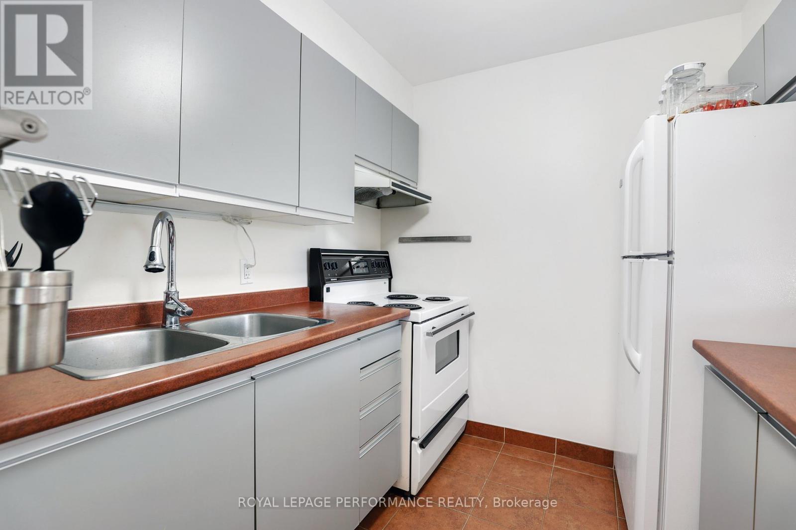 412 - 280 Brittany Drive, Ottawa, Ontario  K1K 4M4 - Photo 10 - X12453218