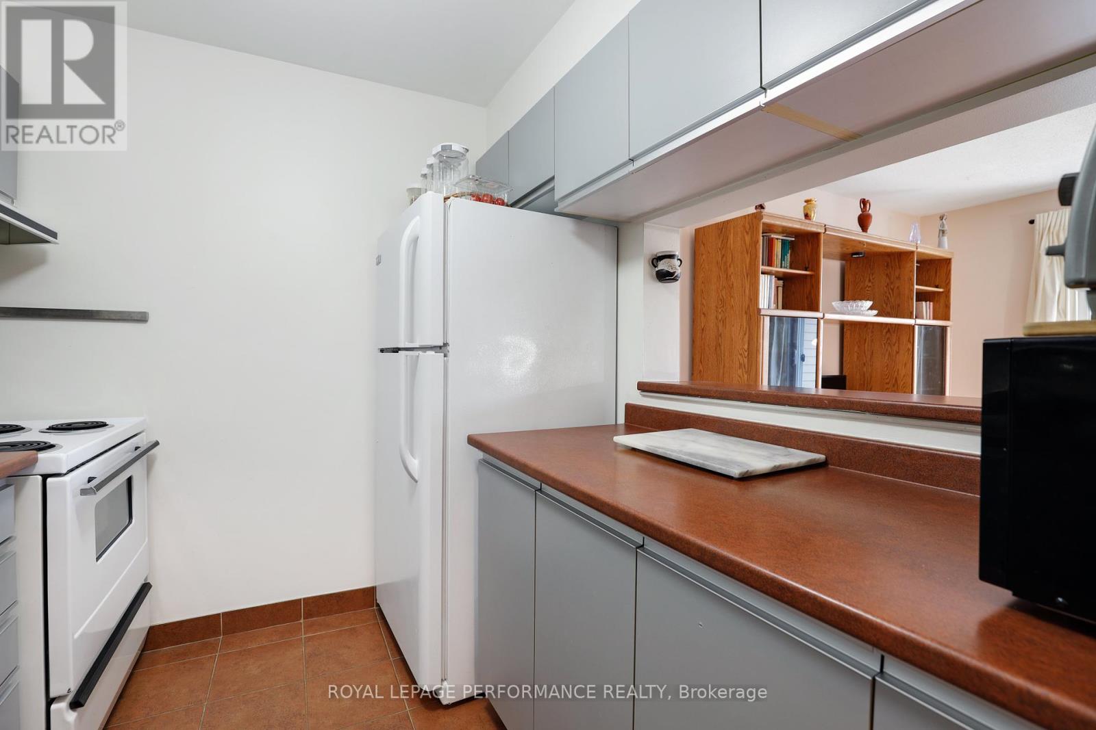 412 - 280 Brittany Drive, Ottawa, Ontario  K1K 4M4 - Photo 11 - X12453218