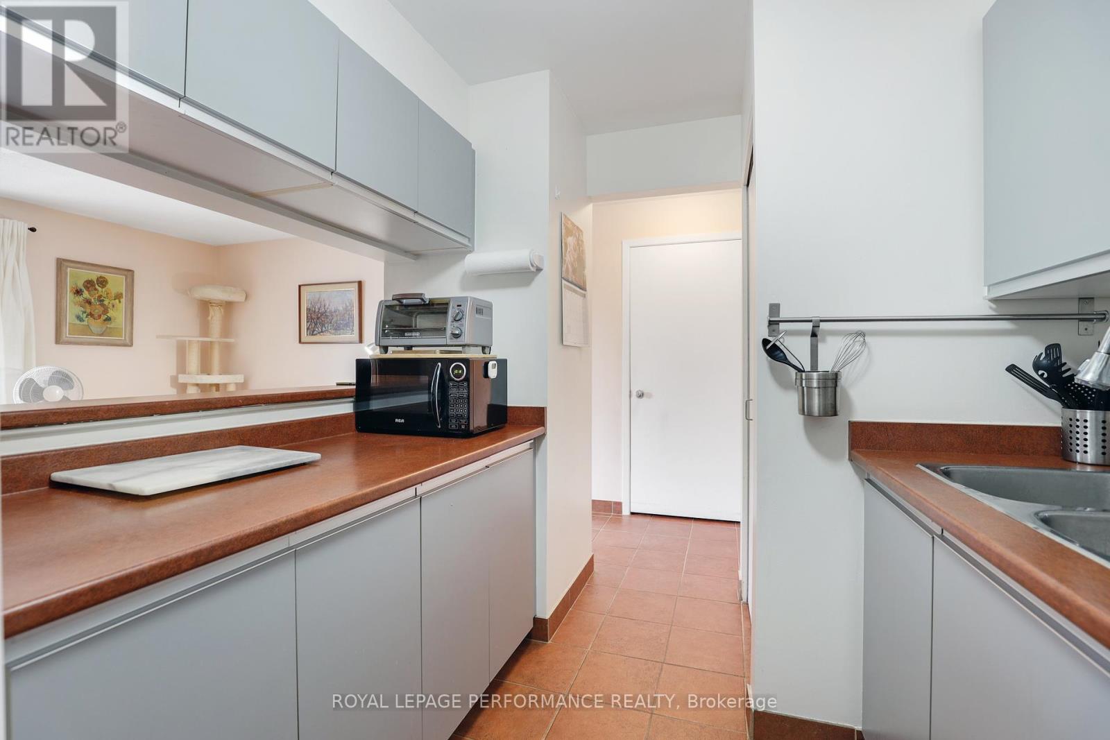 412 - 280 Brittany Drive, Ottawa, Ontario  K1K 4M4 - Photo 12 - X12453218