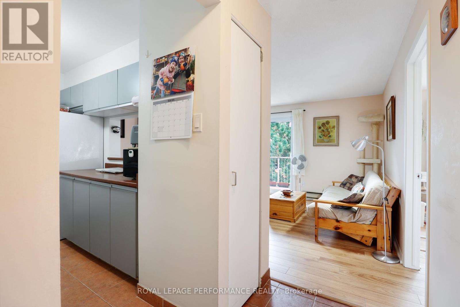 412 - 280 Brittany Drive, Ottawa, Ontario  K1K 4M4 - Photo 7 - X12453218