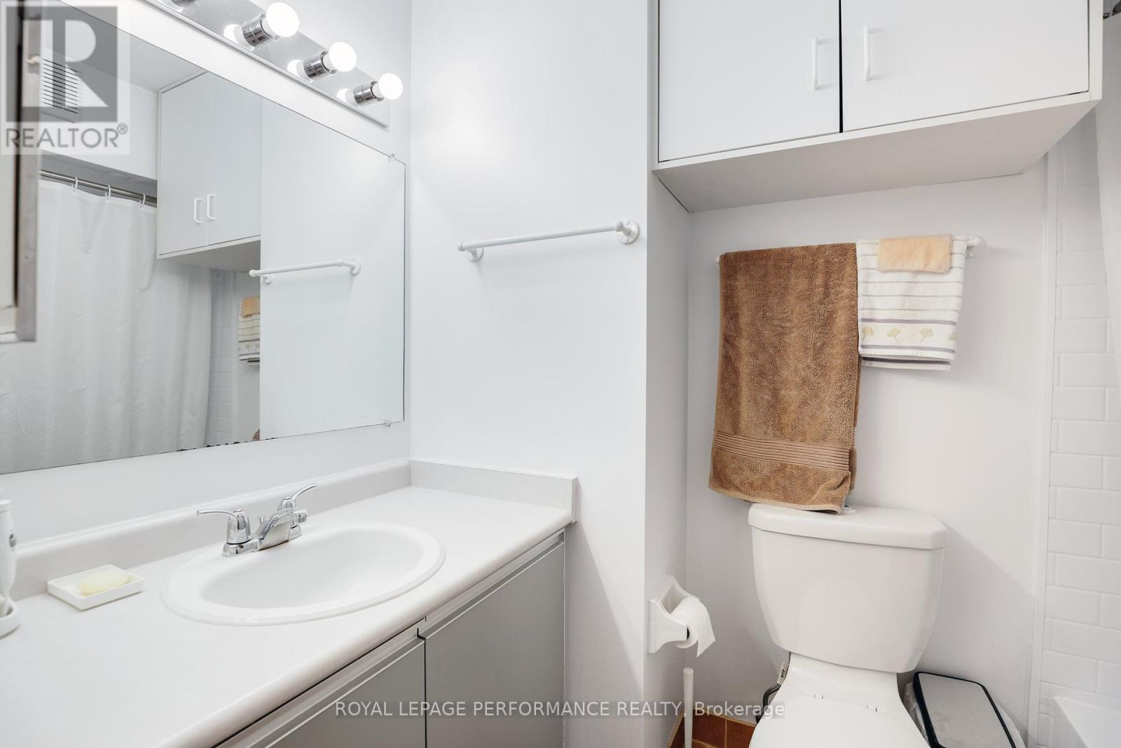 412 - 280 Brittany Drive, Ottawa, Ontario  K1K 4M4 - Photo 8 - X12453218