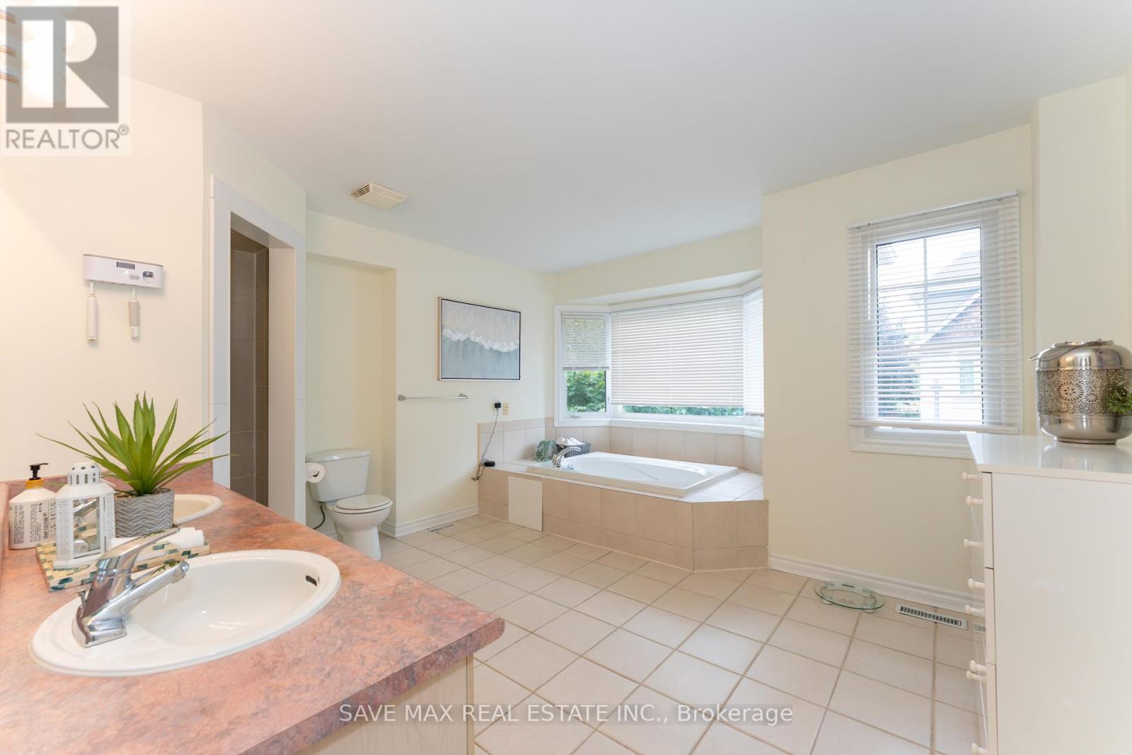 25 - 840 Dundas Street W, Mississauga, Ontario  L5C 1C2 - Photo 28 - W12453183