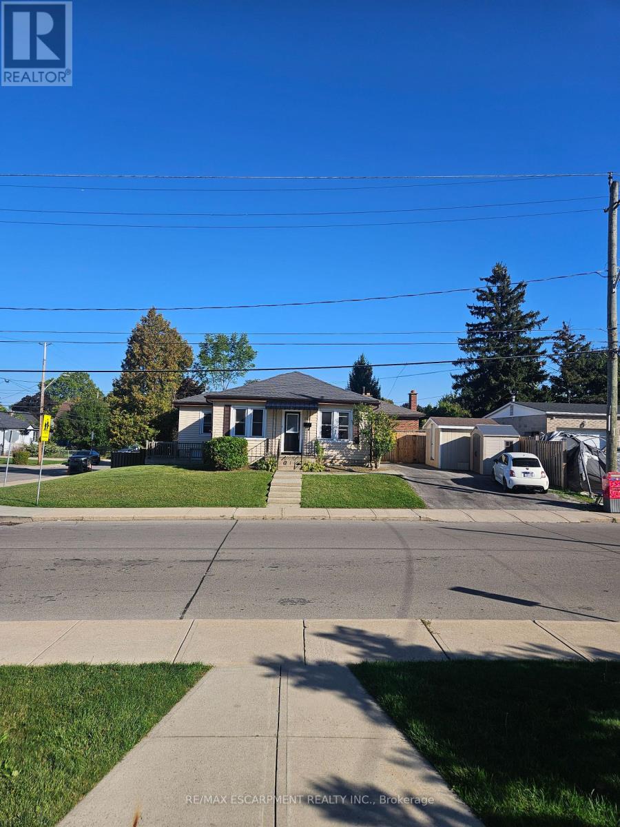 509 Cochrane Road, Hamilton, Ontario  L8K 3H4 - Photo 3 - X12453192