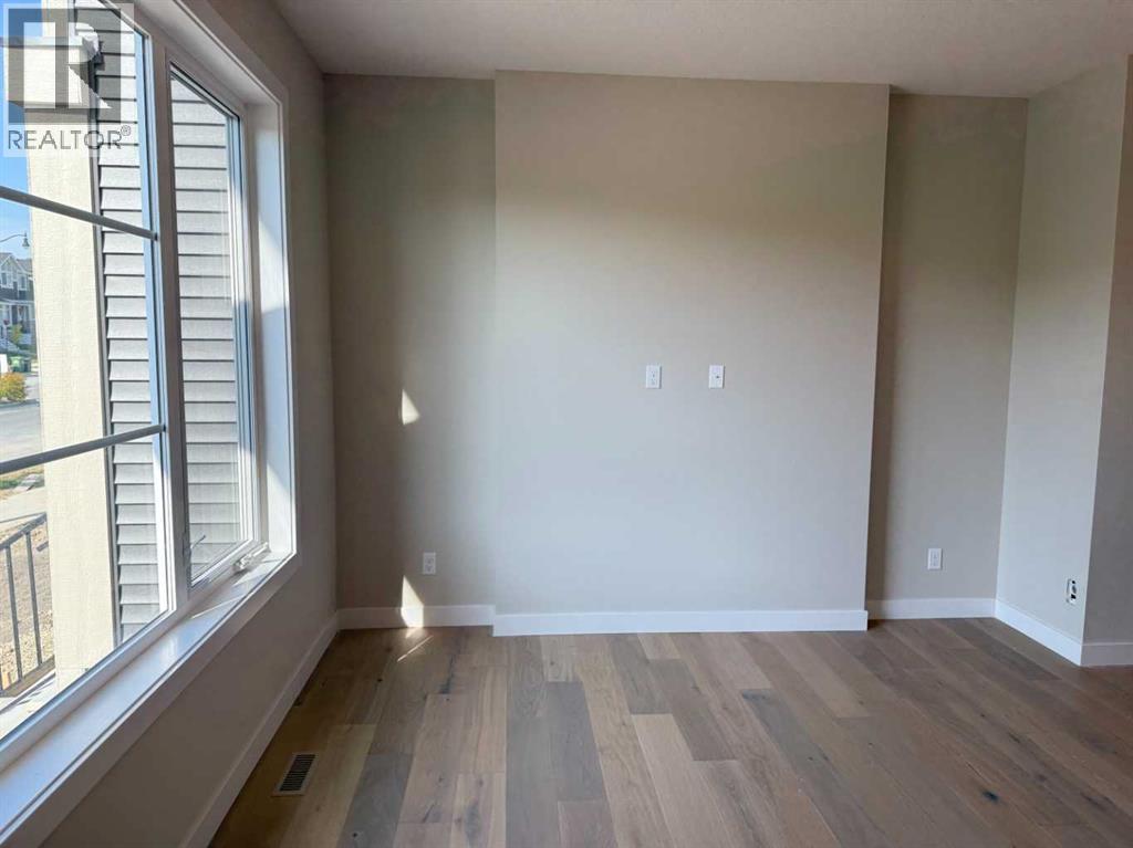 318 Sundown Road, Cochrane, Alberta  T4C 3H2 - Photo 3 - A2258128