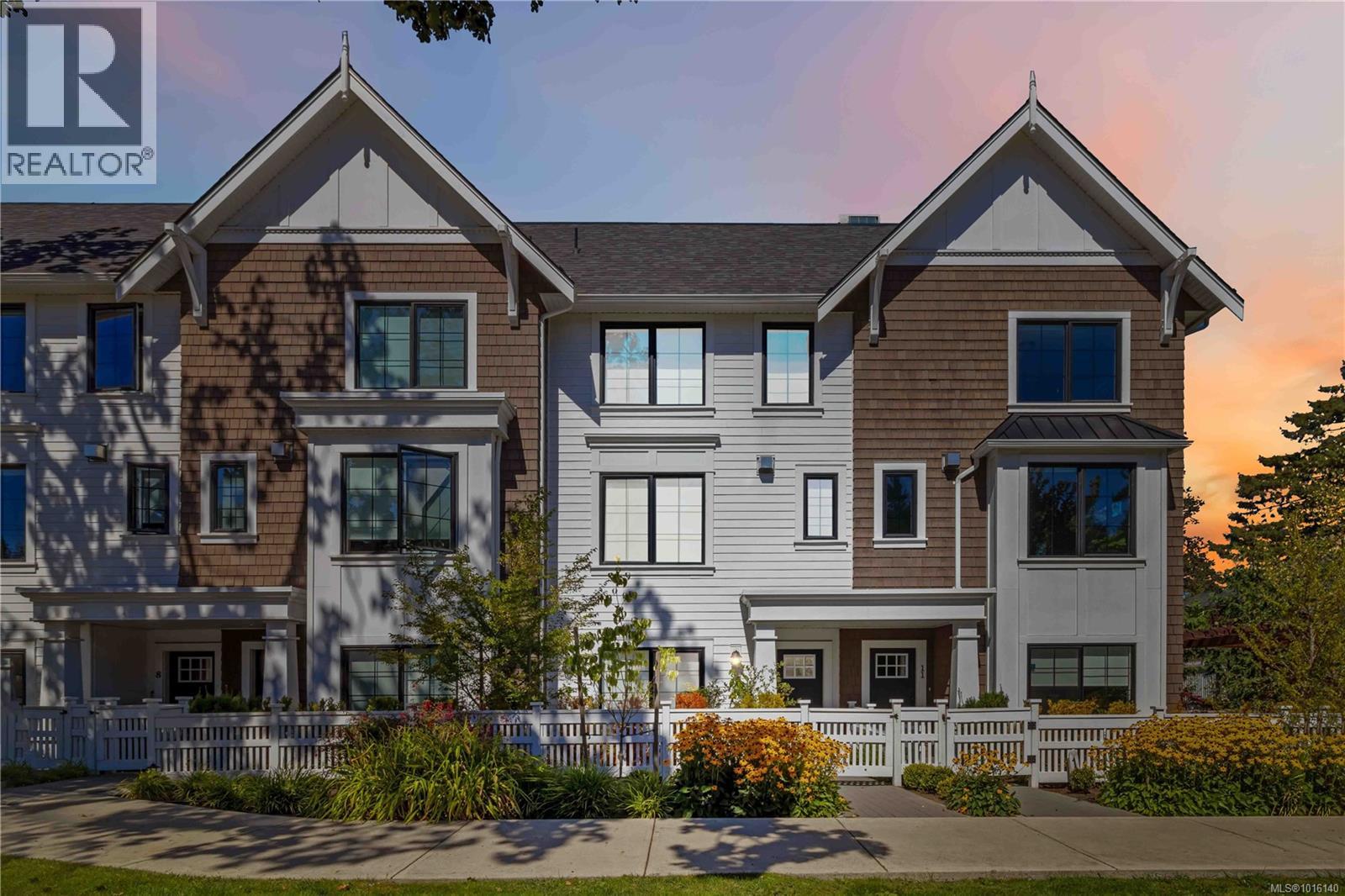 10 1810 Kings Rd, Saanich, British Columbia
