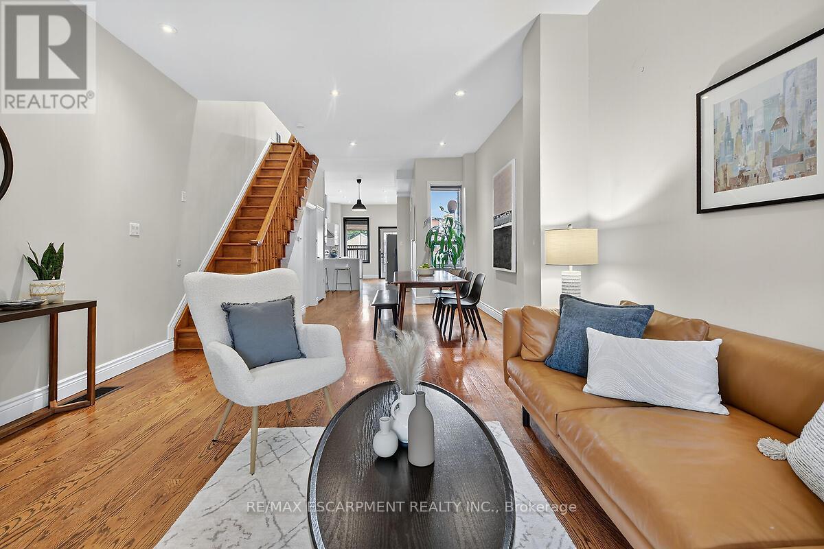 690 DUFFERIN STREET, Toronto, Ontario