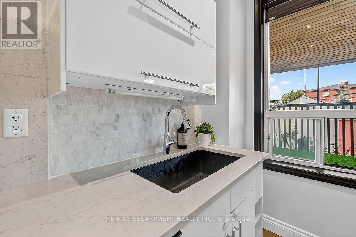 690 Dufferin Street, Toronto, Ontario  M6K 2B5 - Photo 11 - C12453211