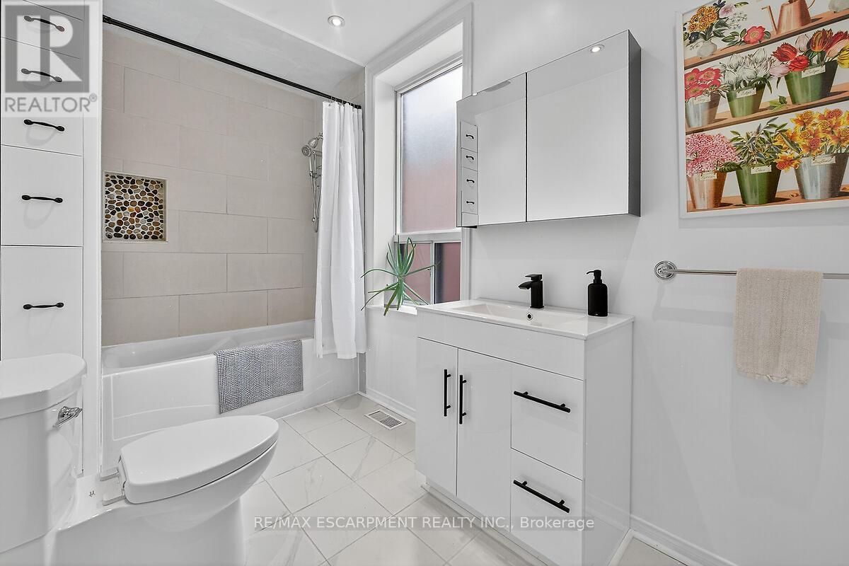 690 Dufferin Street, Toronto, Ontario  M6K 2B5 - Photo 22 - C12453211