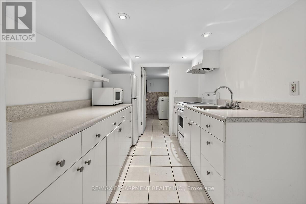 690 Dufferin Street, Toronto, Ontario  M6K 2B5 - Photo 28 - C12453211