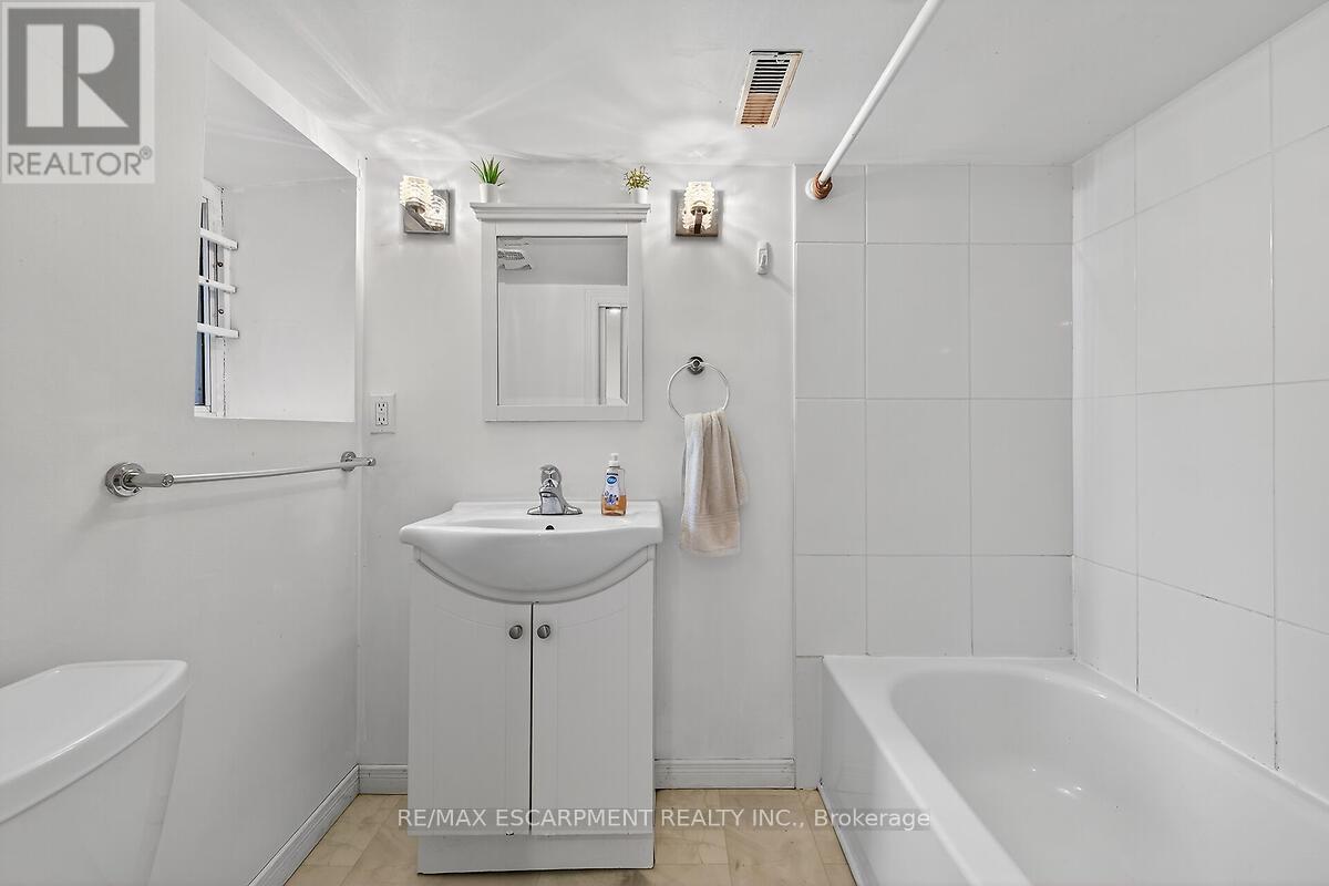 690 Dufferin Street, Toronto, Ontario  M6K 2B5 - Photo 29 - C12453211
