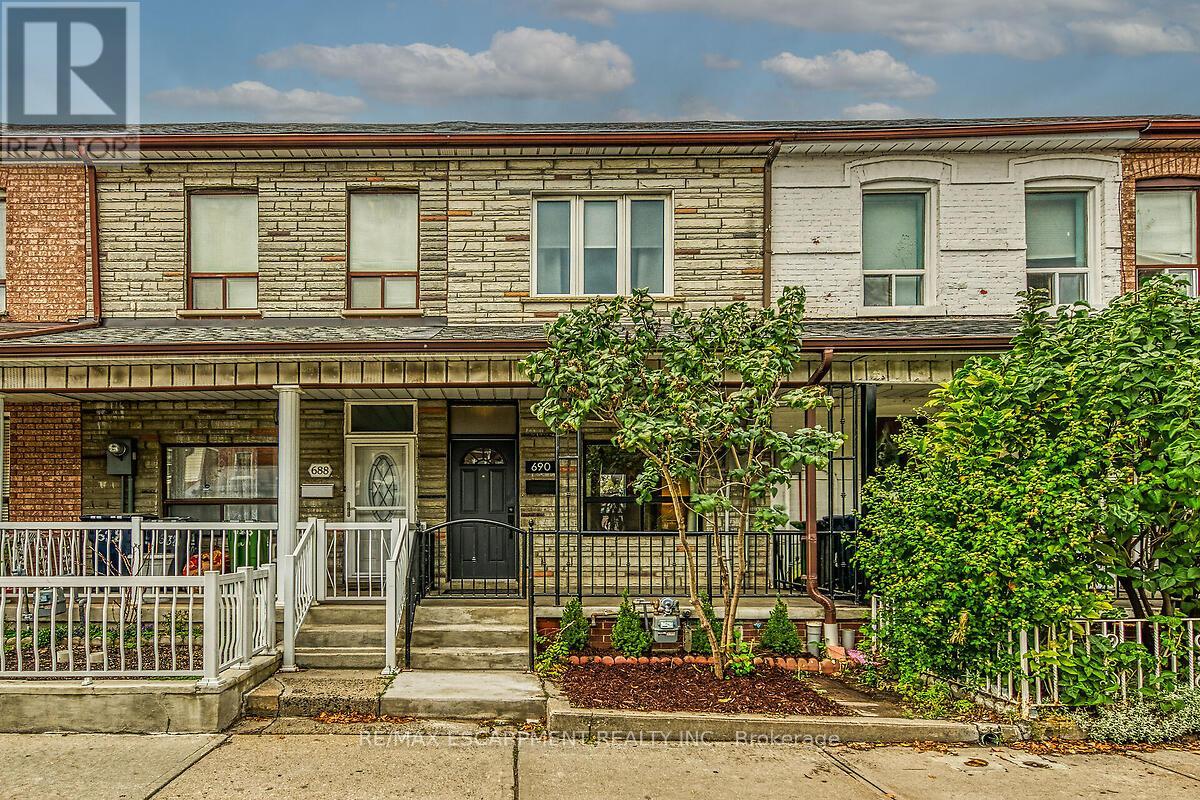 690 Dufferin Street, Toronto, Ontario  M6K 2B5 - Photo 32 - C12453211