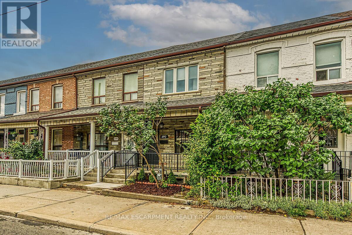 690 Dufferin Street, Toronto, Ontario  M6K 2B5 - Photo 33 - C12453211