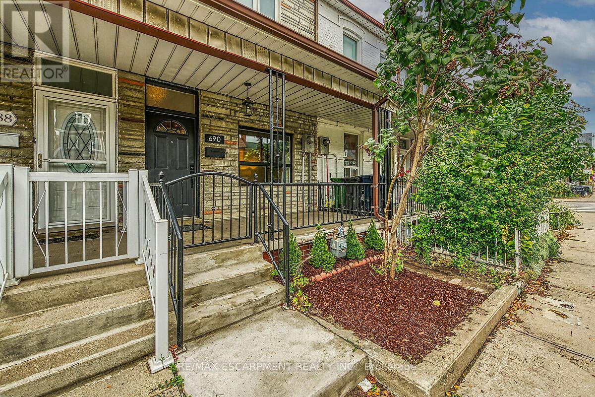 690 Dufferin Street, Toronto, Ontario  M6K 2B5 - Photo 34 - C12453211