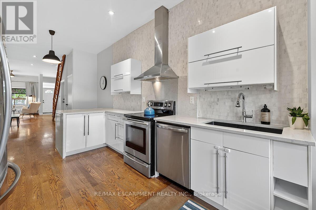 690 Dufferin Street, Toronto, Ontario  M6K 2B5 - Photo 9 - C12453211