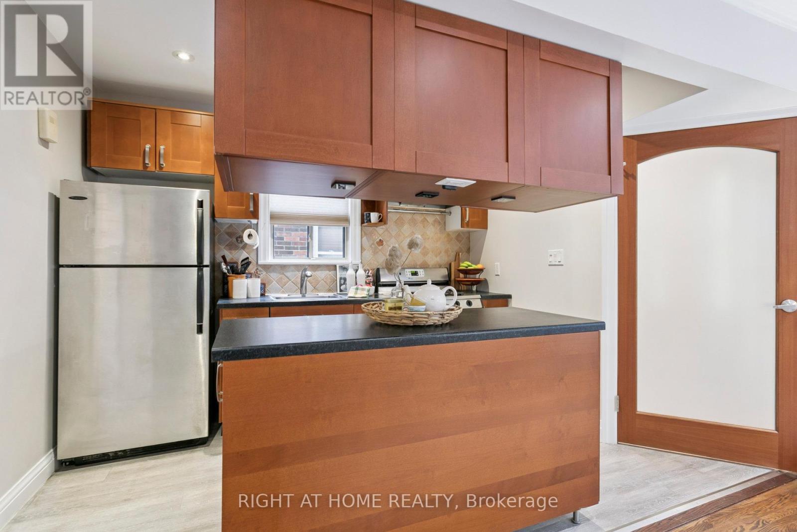 3 Roseneath Gardens, Toronto, Ontario  M6C 3X5 - Photo 11 - C12453223