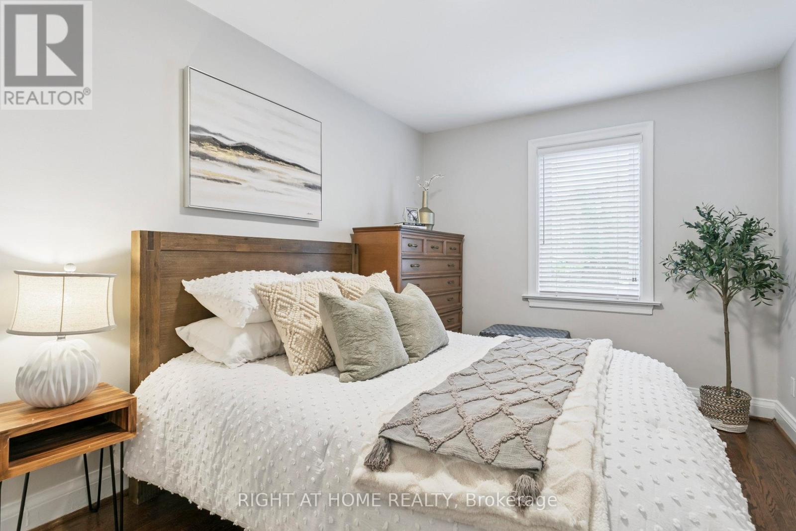 3 Roseneath Gardens, Toronto, Ontario  M6C 3X5 - Photo 15 - C12453223