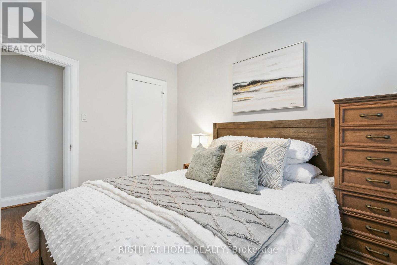 3 Roseneath Gardens, Toronto, Ontario  M6C 3X5 - Photo 16 - C12453223
