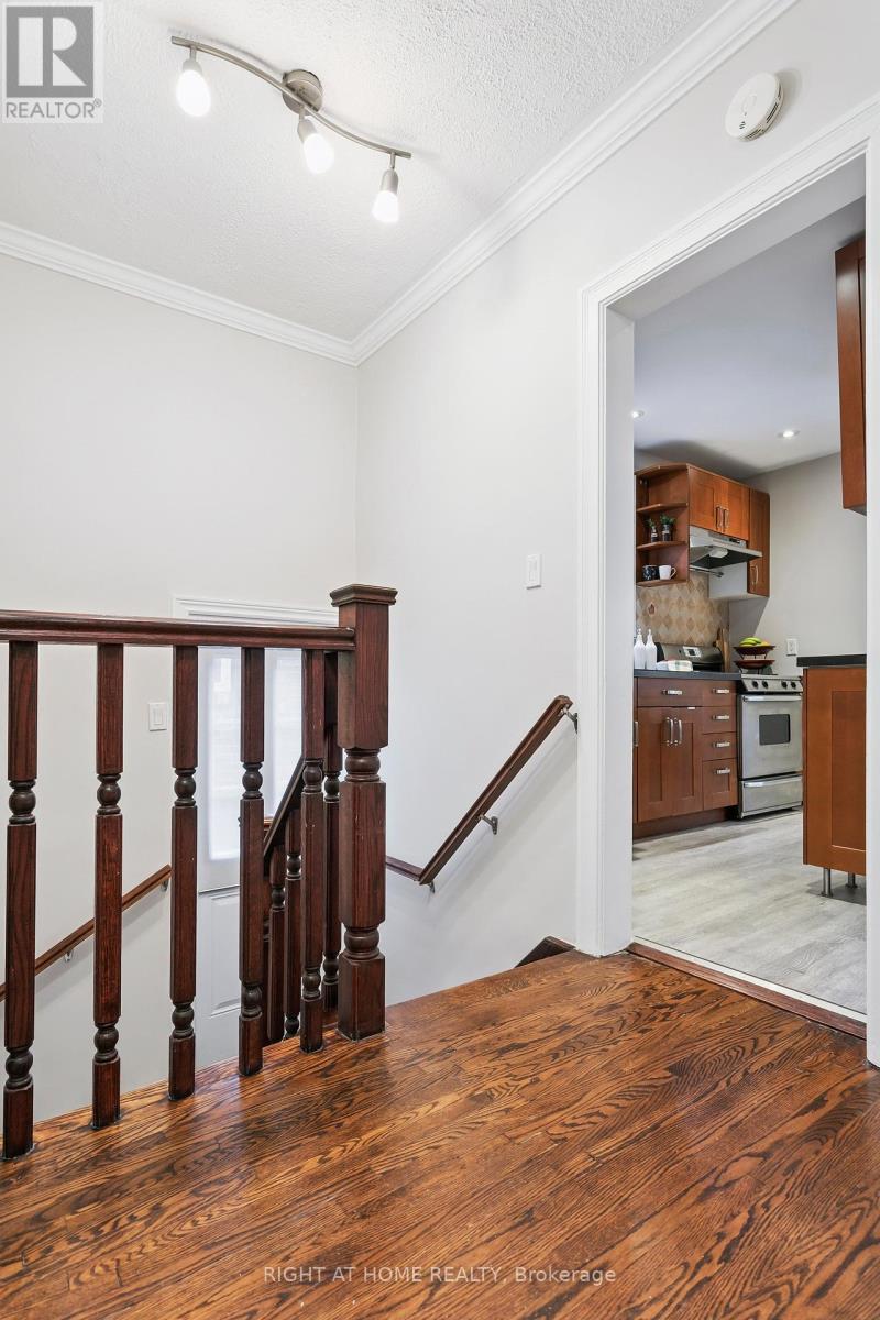 3 Roseneath Gardens, Toronto, Ontario  M6C 3X5 - Photo 22 - C12453223