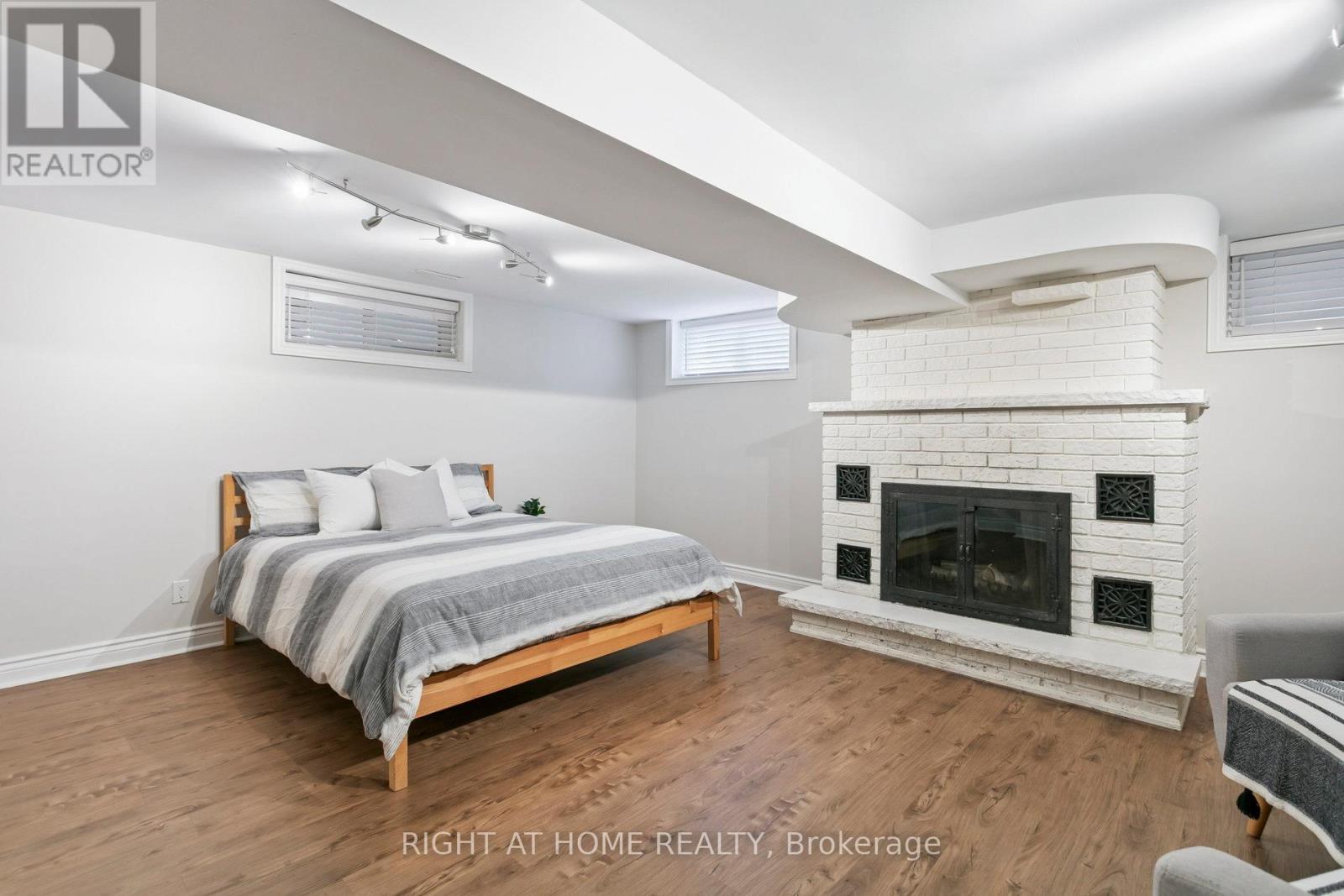 3 Roseneath Gardens, Toronto, Ontario  M6C 3X5 - Photo 24 - C12453223