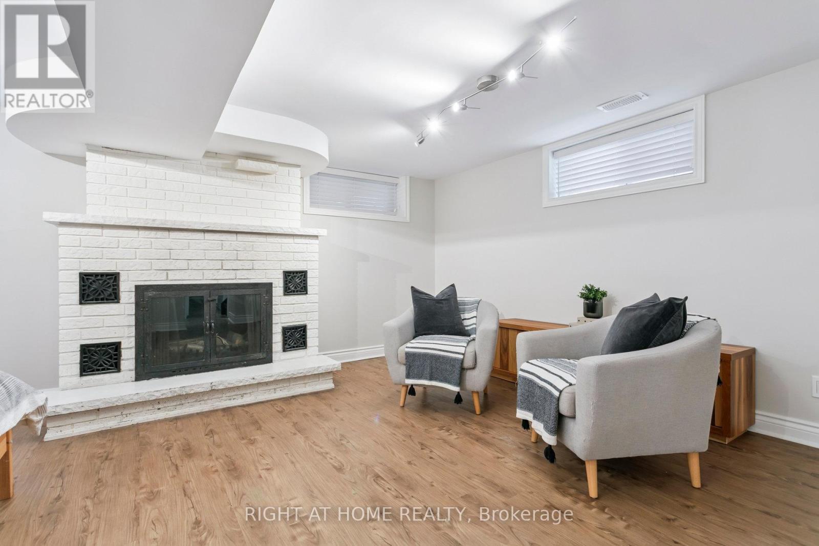 3 Roseneath Gardens, Toronto, Ontario  M6C 3X5 - Photo 25 - C12453223