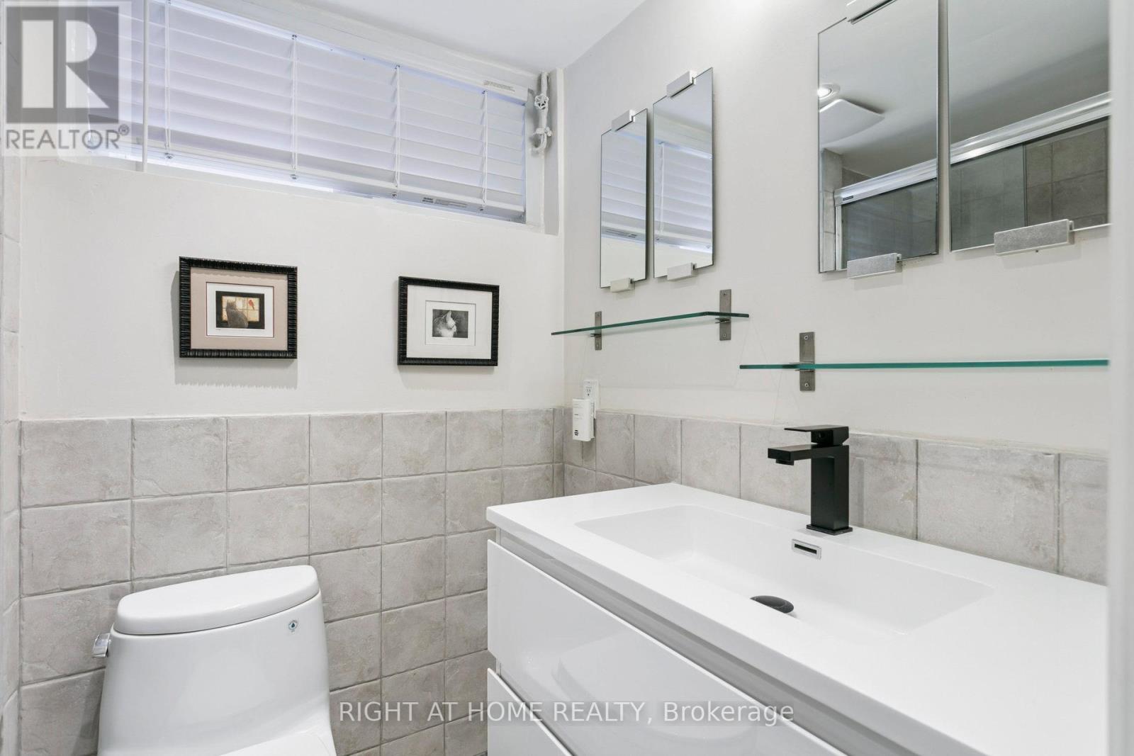 3 Roseneath Gardens, Toronto, Ontario  M6C 3X5 - Photo 28 - C12453223
