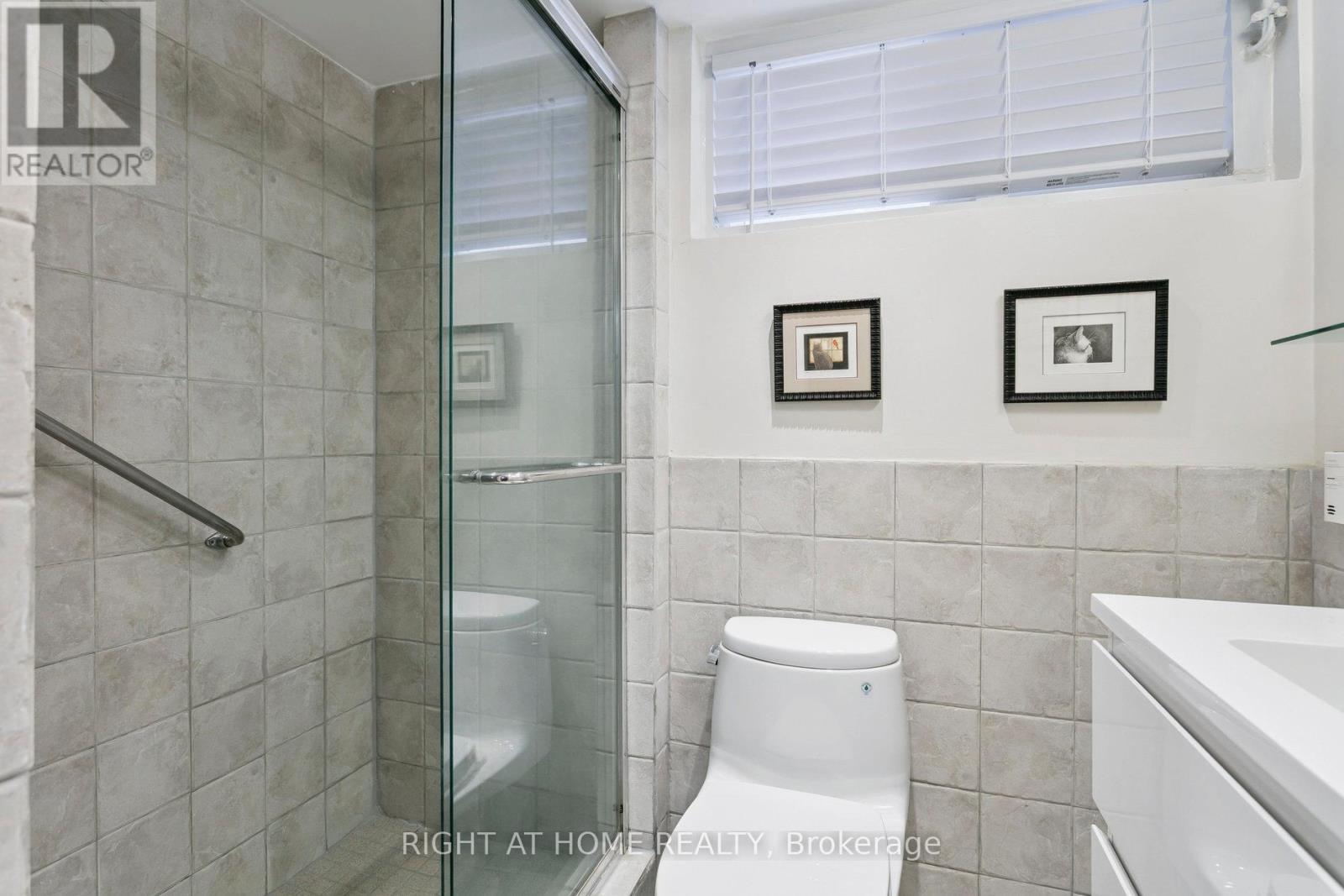 3 Roseneath Gardens, Toronto, Ontario  M6C 3X5 - Photo 29 - C12453223