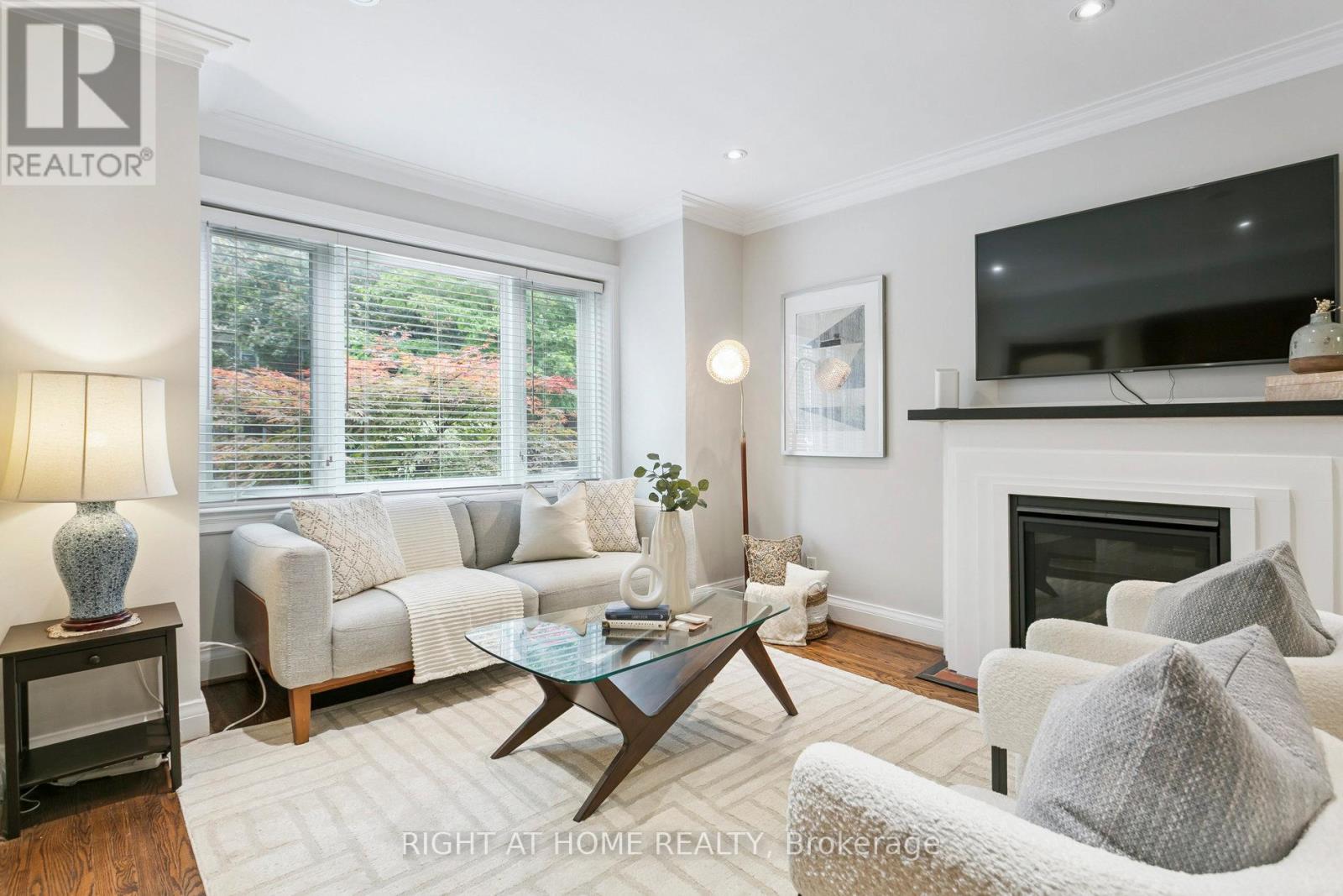 3 Roseneath Gardens, Toronto, Ontario  M6C 3X5 - Photo 3 - C12453223