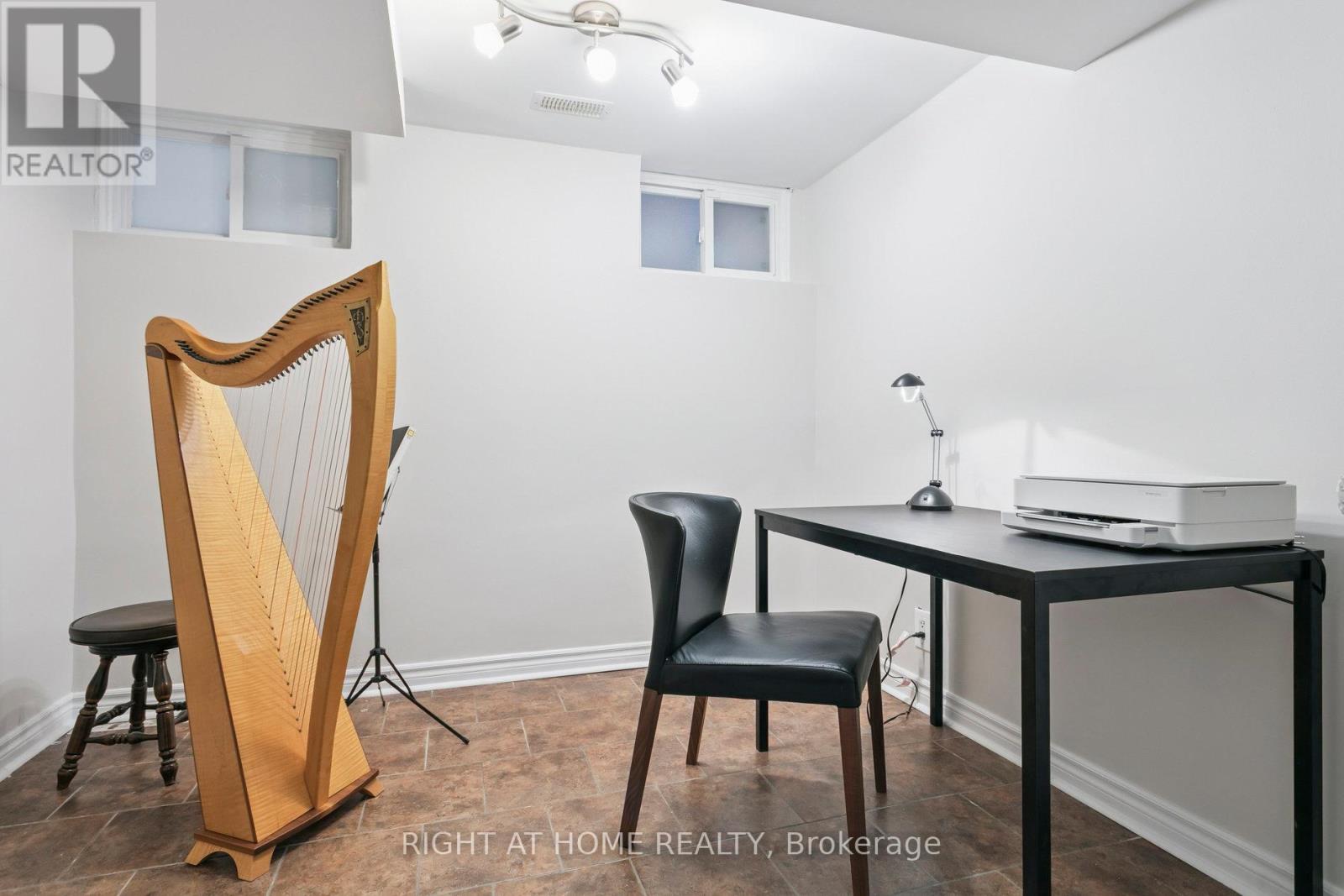 3 Roseneath Gardens, Toronto, Ontario  M6C 3X5 - Photo 30 - C12453223