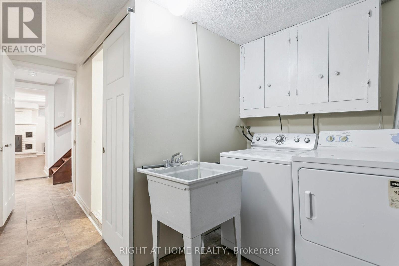 3 Roseneath Gardens, Toronto, Ontario  M6C 3X5 - Photo 31 - C12453223