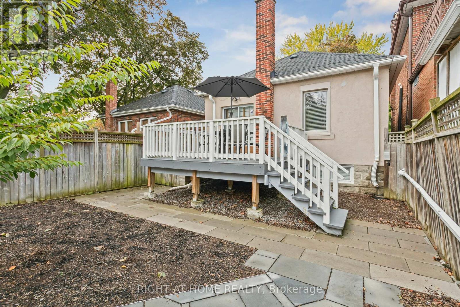 3 Roseneath Gardens, Toronto, Ontario  M6C 3X5 - Photo 33 - C12453223