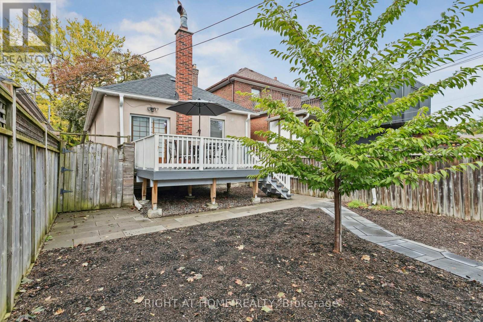 3 Roseneath Gardens, Toronto, Ontario  M6C 3X5 - Photo 34 - C12453223