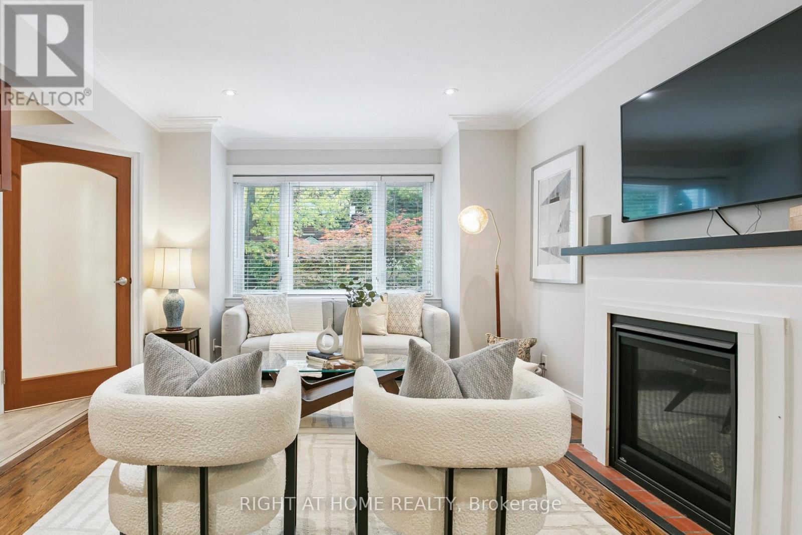 3 Roseneath Gardens, Toronto, Ontario  M6C 3X5 - Photo 4 - C12453223