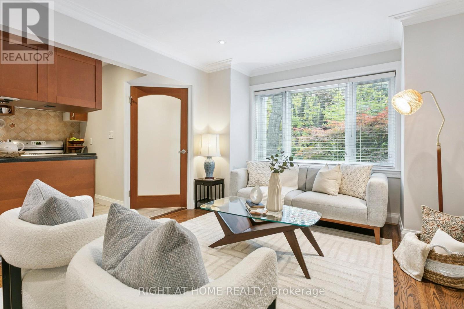 3 Roseneath Gardens, Toronto, Ontario  M6C 3X5 - Photo 5 - C12453223