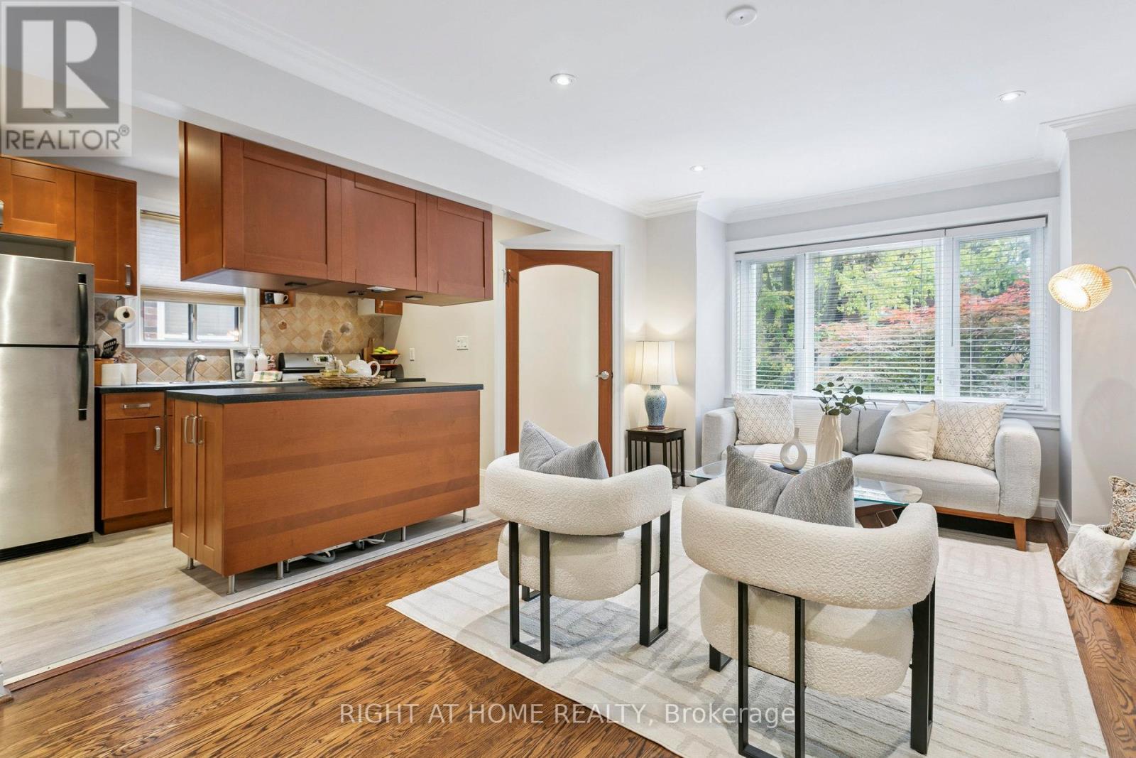 3 Roseneath Gardens, Toronto, Ontario  M6C 3X5 - Photo 6 - C12453223