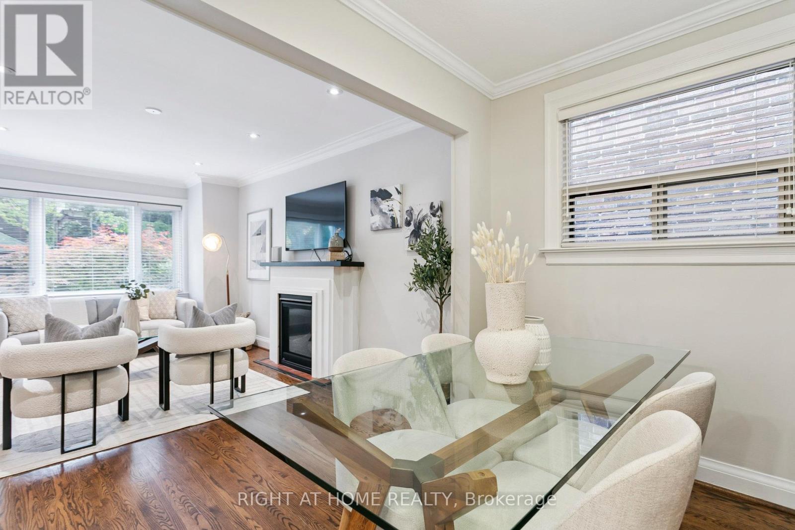 3 Roseneath Gardens, Toronto, Ontario  M6C 3X5 - Photo 9 - C12453223